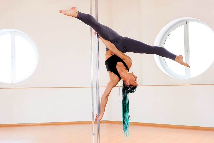 Kurz instruktora pole dance